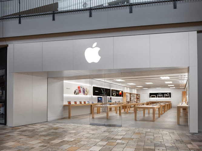 Apple FlatIron Crossing