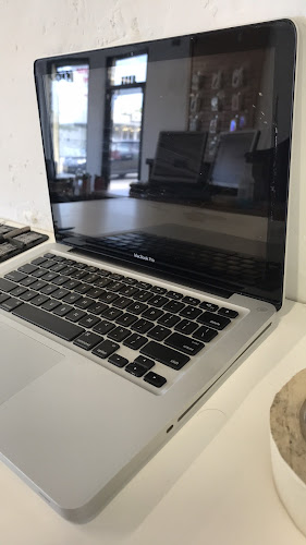 We Fix Phones and Computers. iPhone, iPad, iMac & Macbook Repair Service in Miami,FL