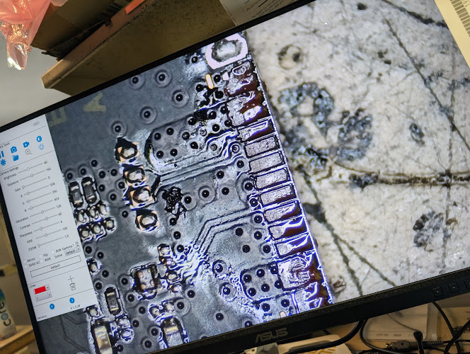 Bizarre Electronics Repair 📱🔧