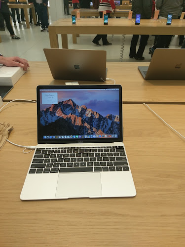 Apple The Fashion Mall at Keystone