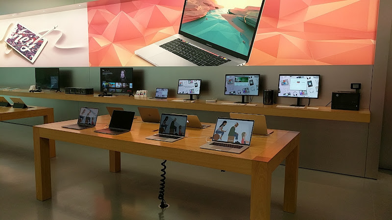 Apple University Town Center