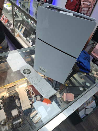 Cell Phone Club - Phone Repair Shop & Game Console Repair - Micro-Soldering & B2B