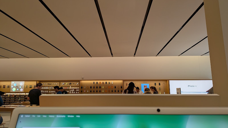 Apple Del Amo