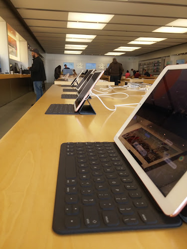 Apple Leawood